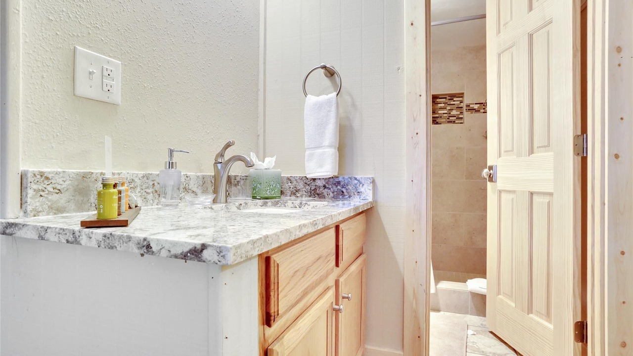 Photo of Bathroom in Peak 8