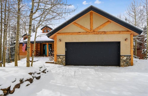 Baldy Mountain House | Experience luxury at 10 Southface, a spacious 4BR home in Breckenridge with mountain views.