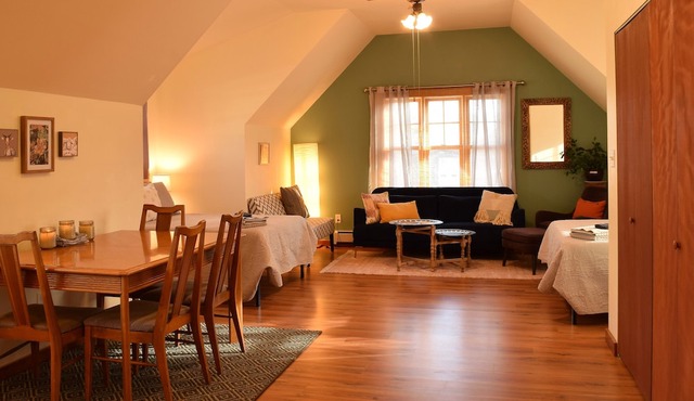 *New Listing*Blue Door Studio/Downtown/Hike/Relax in Lander