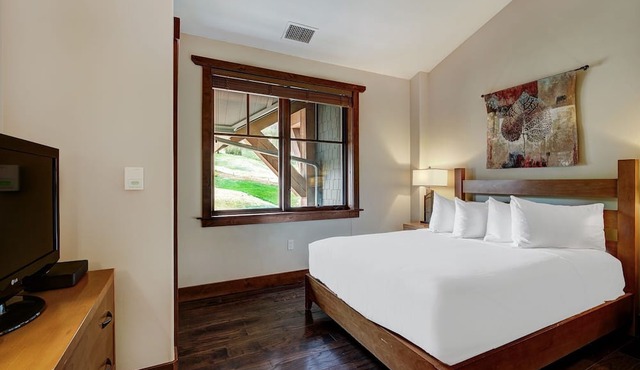 Penthouse 4 Bedroom At Base Of Peak 8 Condo by RedAwning in Breckenridge