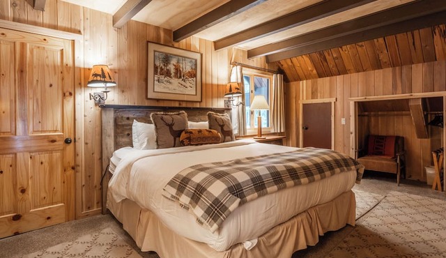 Chalet #9, Slope Side Ski in Ski Out Spacious Fami in Mammoth Lakes
