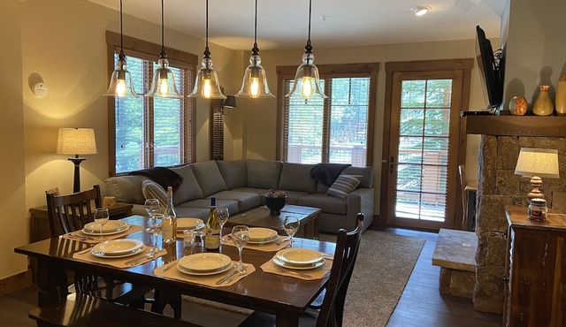 MTN. Thunder 2BR/2BA Corner Unit - 2 Queens in guest bedroom - 1 Block from Town in Breckenridge