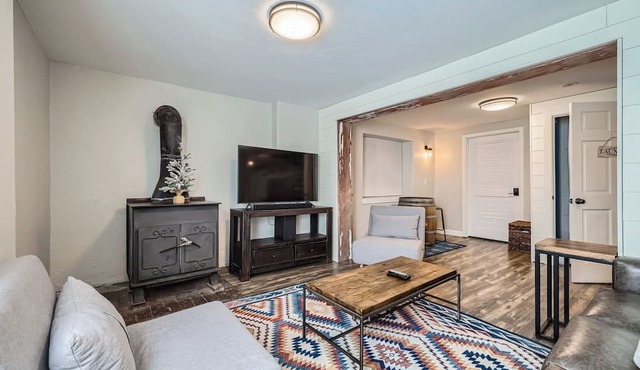 PRIVATE Hot Tub, Mins From Town, Love Pets, Meticulously Clean in Breckenridge
